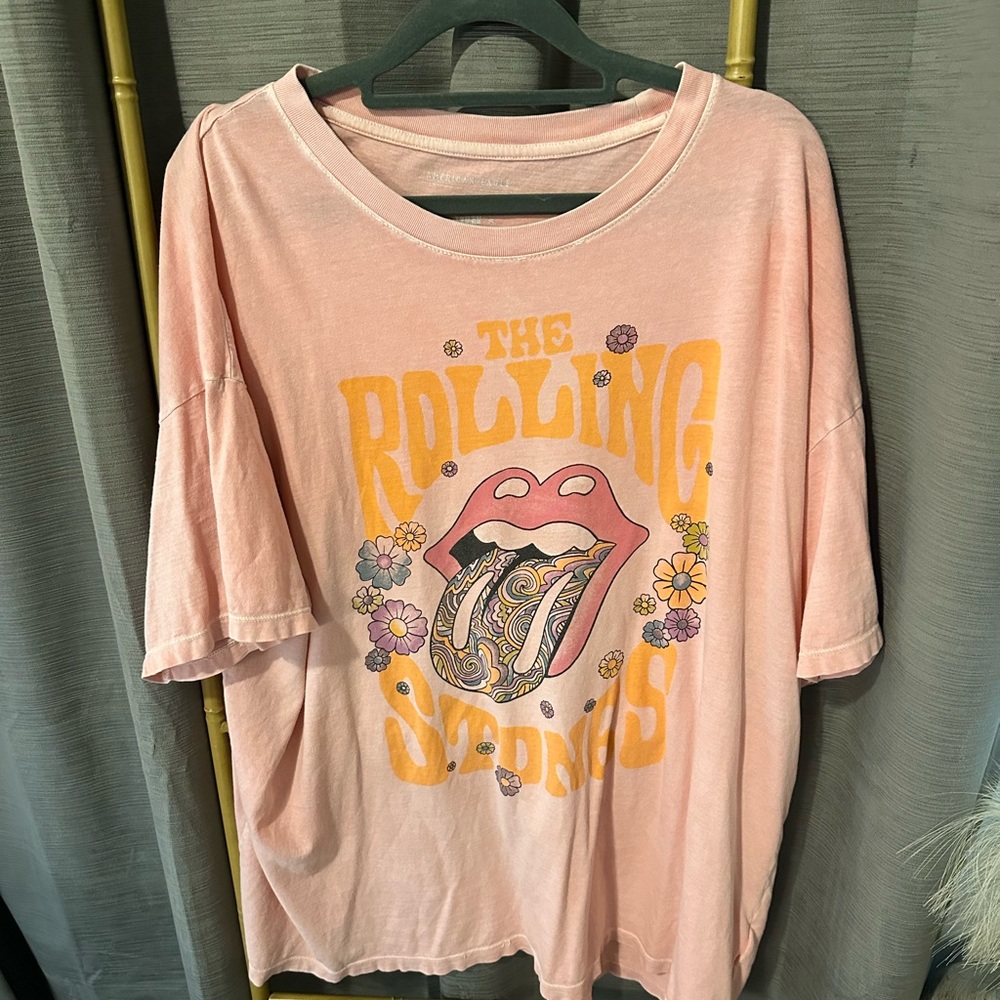 American Eagle Outfitters Pink Graphic Tee